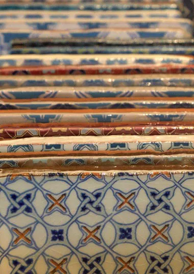 Bunte dekorfliesen mit vileln verschiedenen Mustern